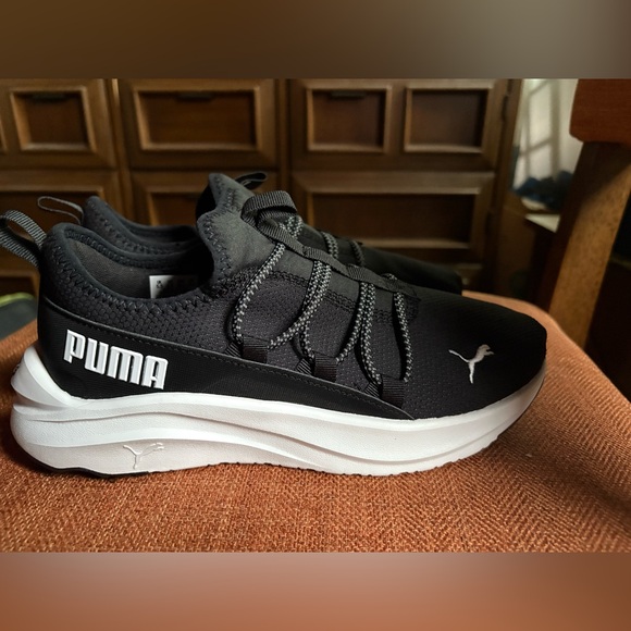 Puma JRS/Mens Black and White Sneakers - Picture 1 of 5